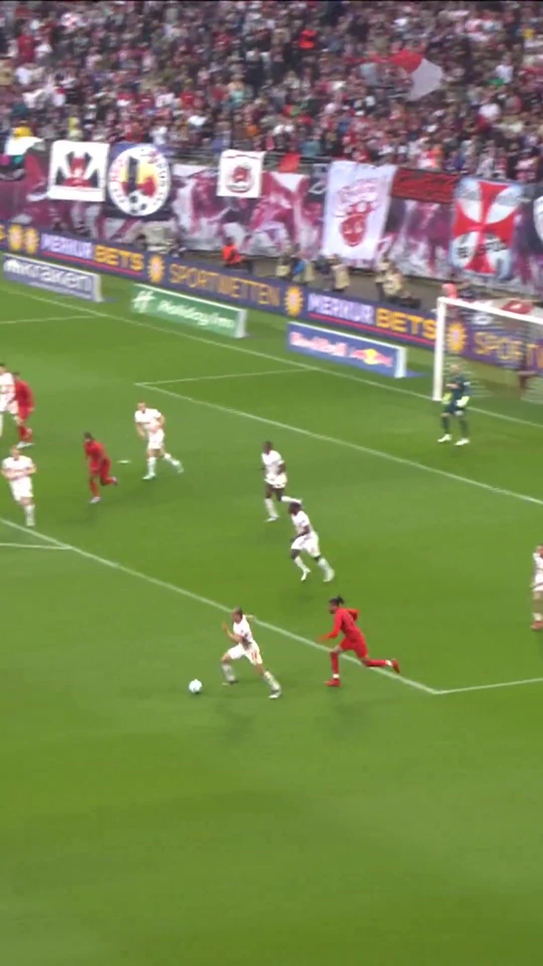 驚天外腳背塞斯科對拜仁這粒進球讓全世界都認(rèn)識了他