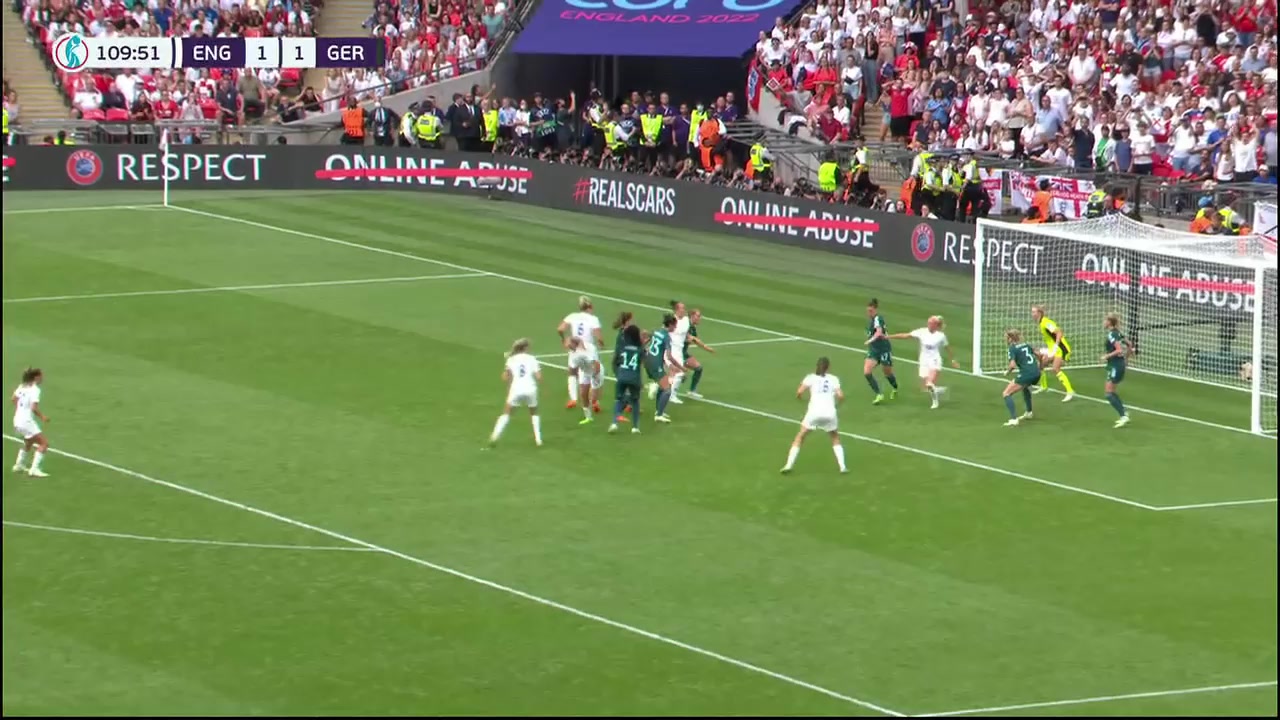 9萬球迷見證上屆女足歐洲杯決賽凱莉加時賽絕殺豪放脫衣慶祝