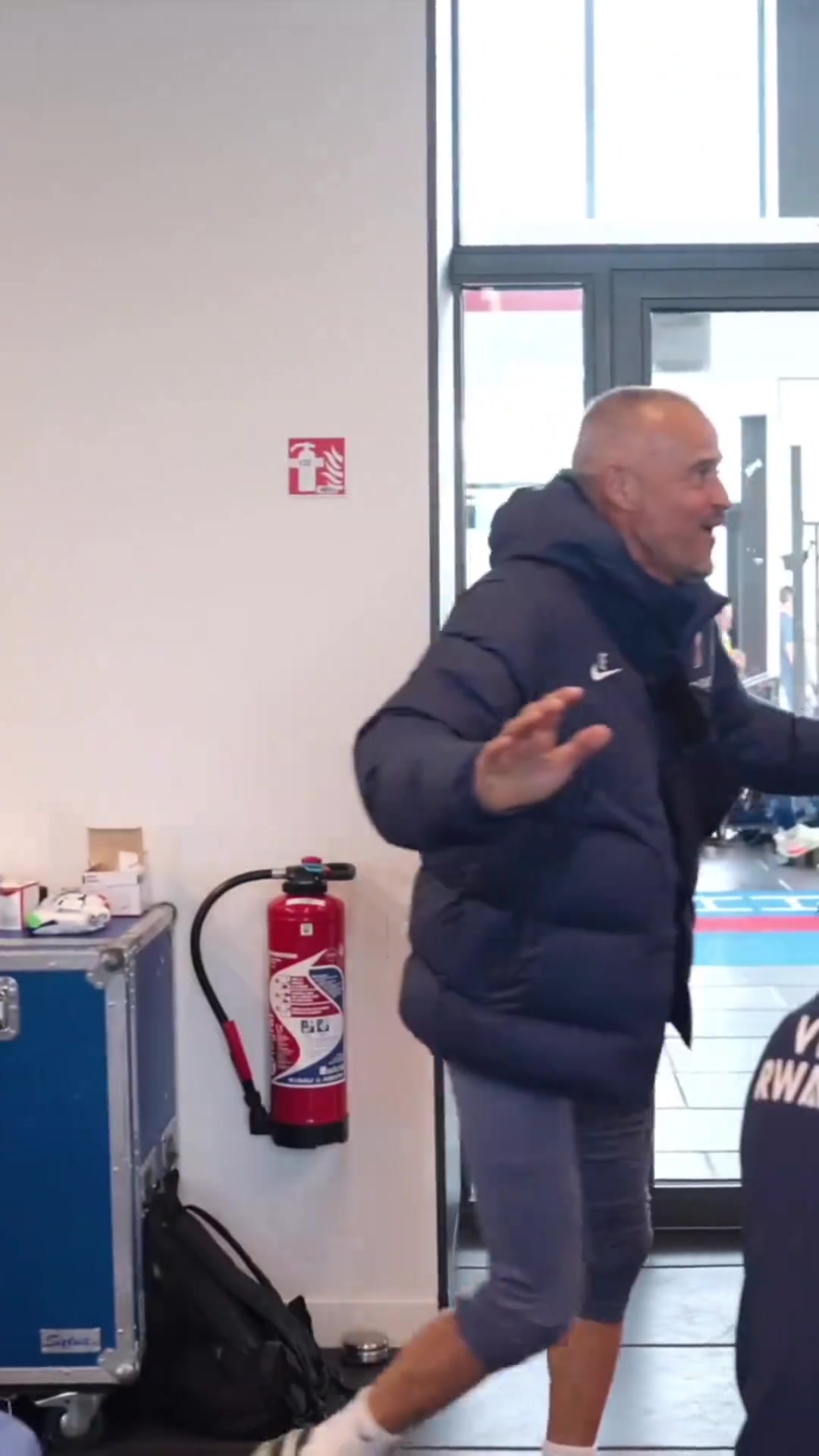 登貝萊攜金球獎(jiǎng)歸隊(duì)恩里克這反應(yīng)情緒價(jià)值到位