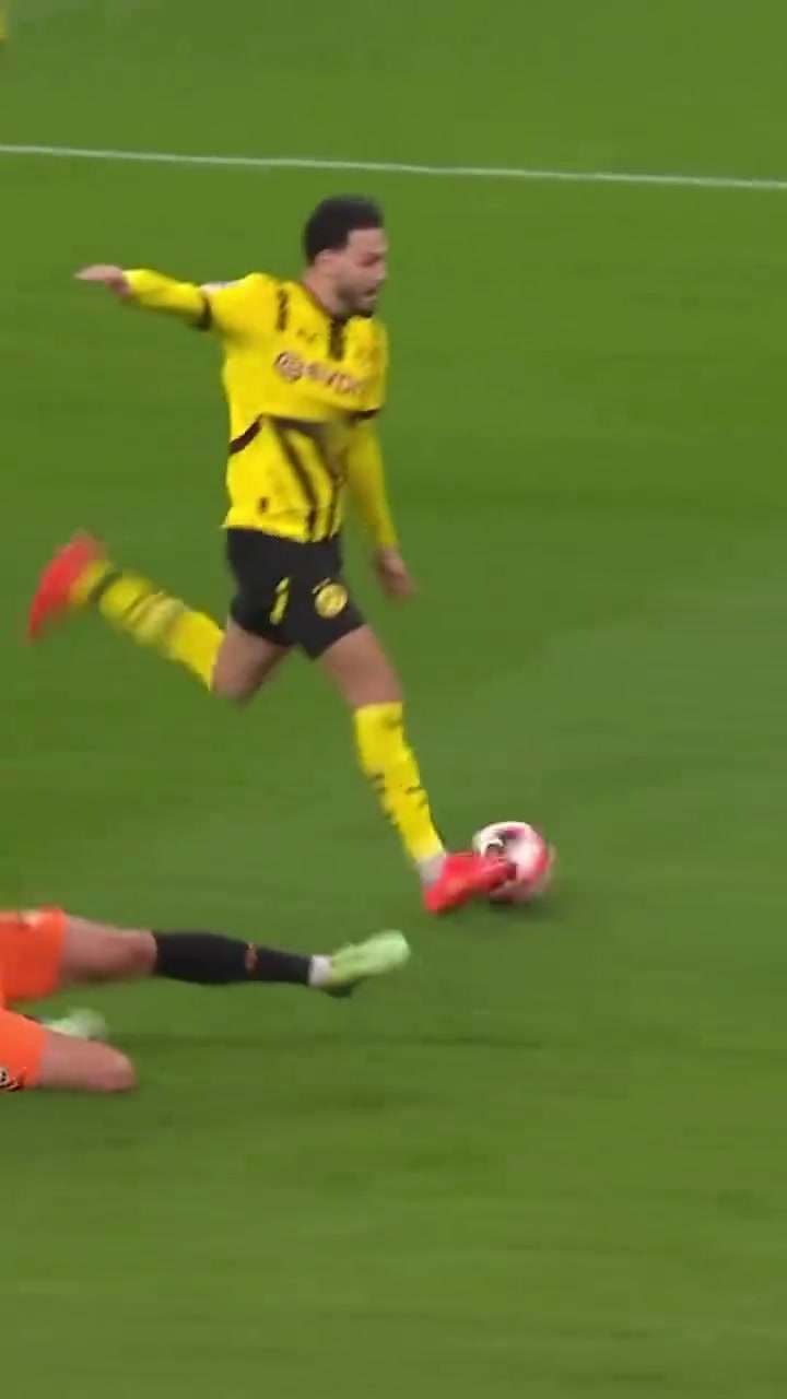 四兩撥千斤本塞拜尼這球太寫意了