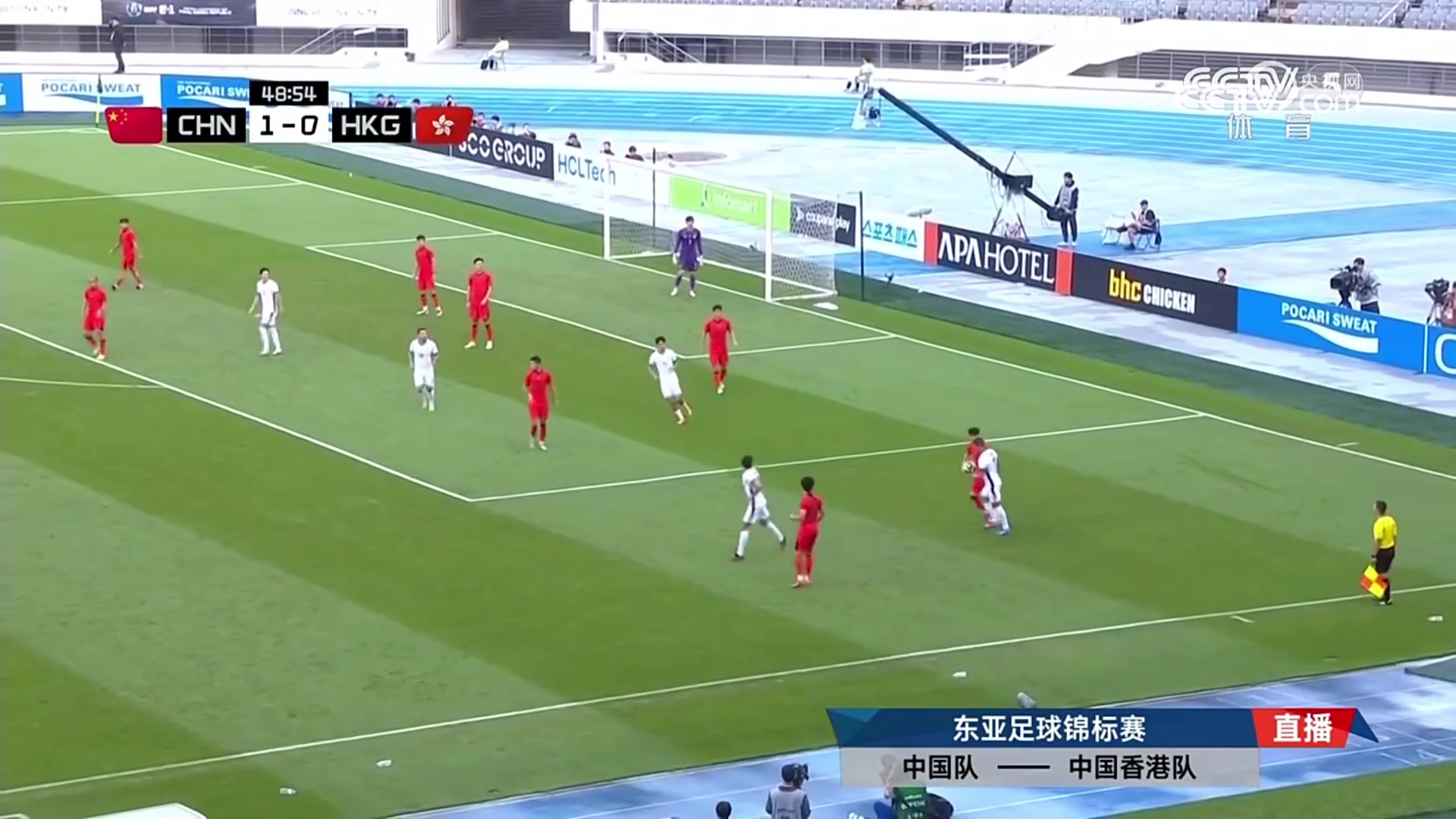 王鈺棟被犯規(guī)后惡狠狠瞪對手央視解說不發(fā)脾氣才是本事