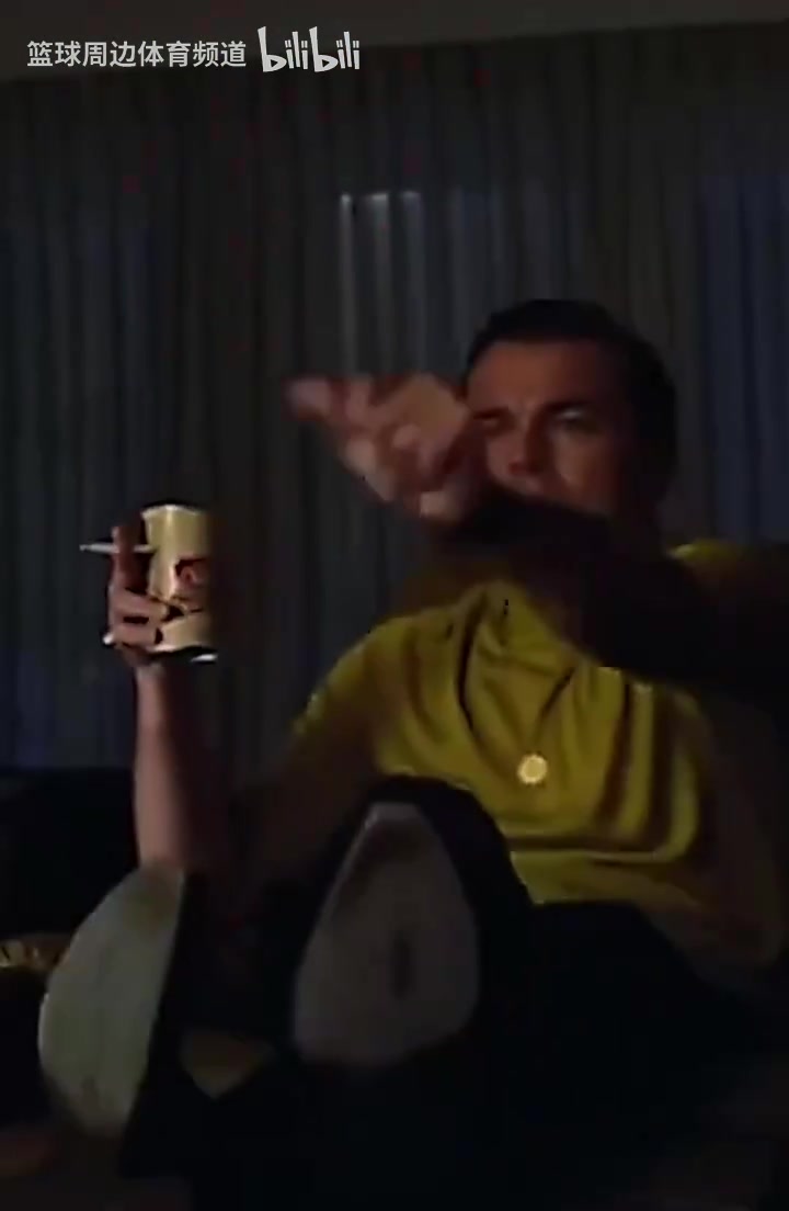 新老對決此前訓(xùn)練營KD杰倫格林和切特一起打球