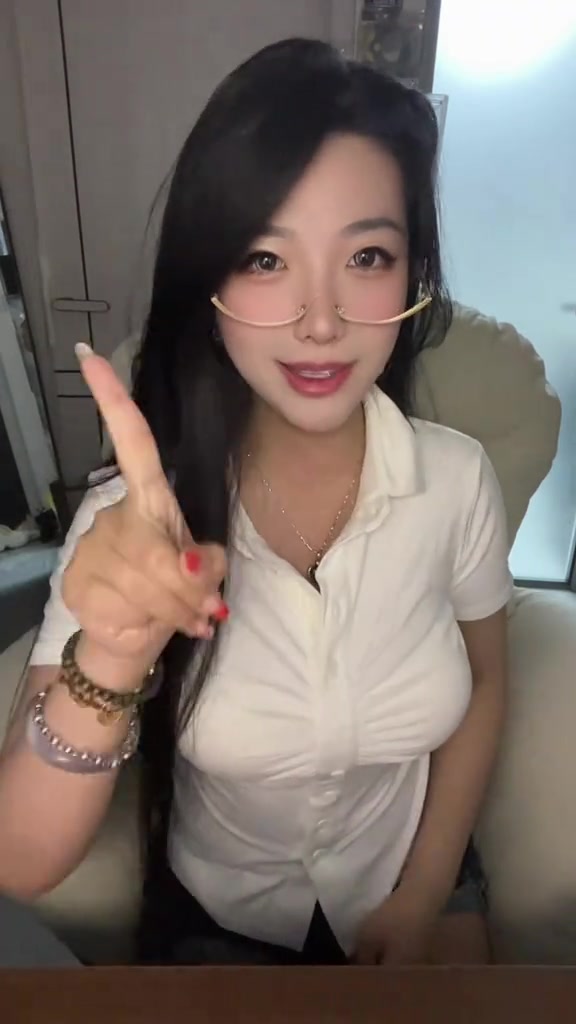 美女主播分析雷霆戰(zhàn)勝森林狼原因可惜我壓根記不住她說了啥