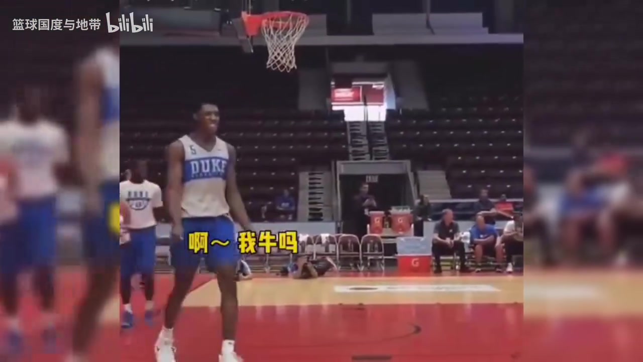 這體格配上這彈跳是人類錫安當(dāng)年火爆全世界的罰球線扣籃