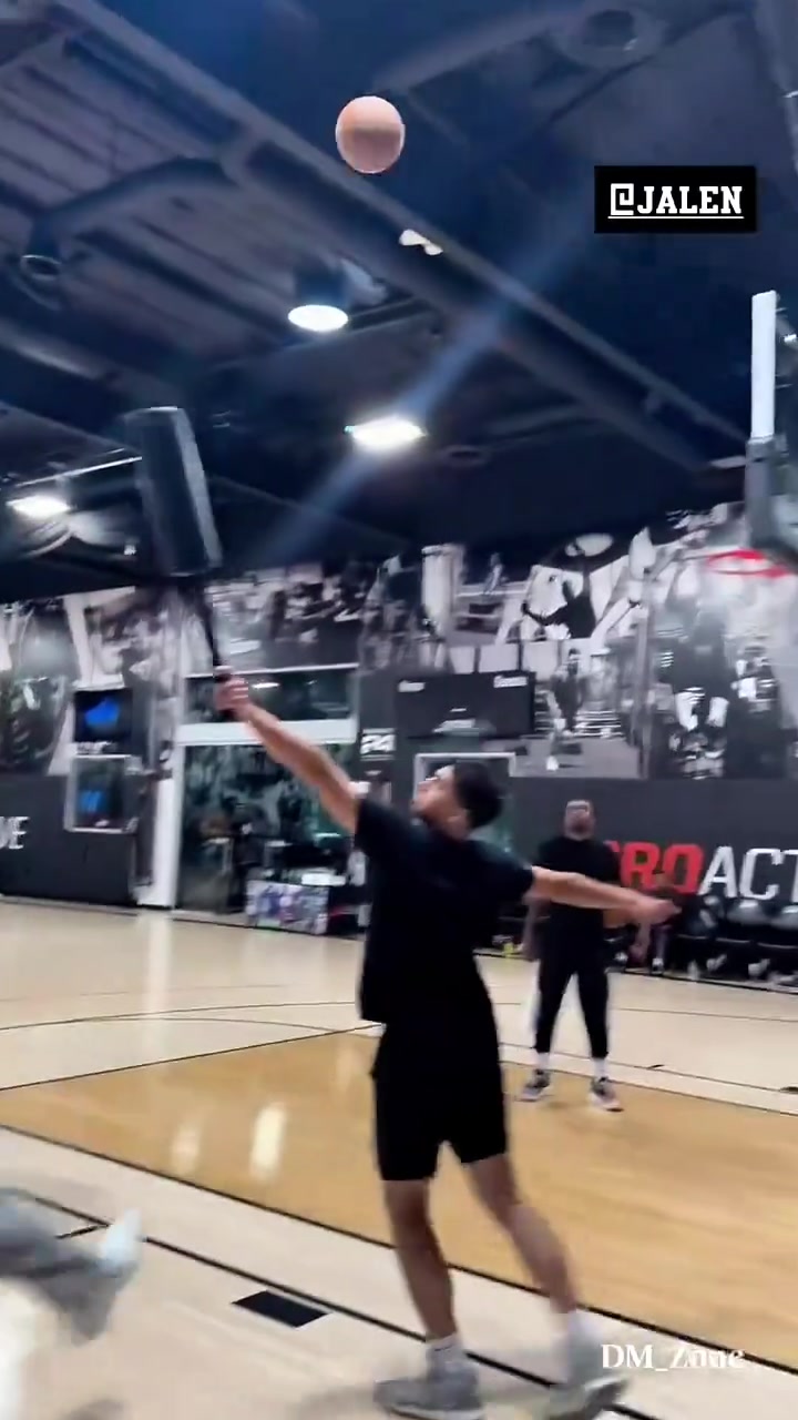 老弟來遲了噢杰倫-格林也開始了夏訓(xùn)