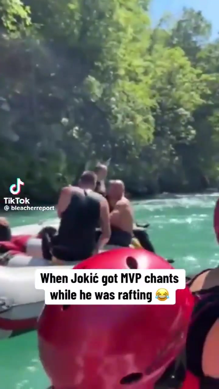 玩漂流時(shí)被路人喊MVP約基奇放假呢別聊工作