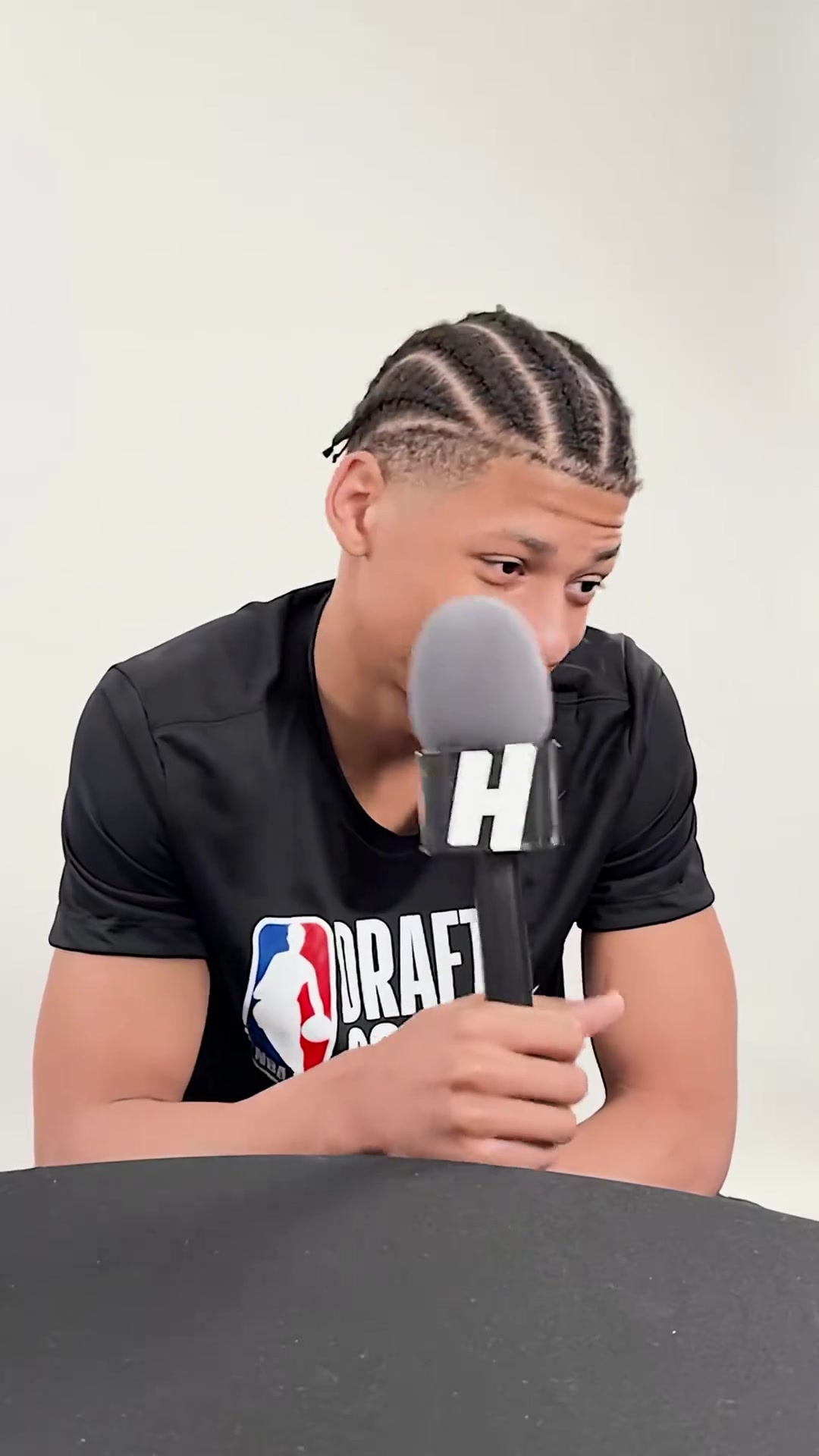 東契奇SGA華子三人對(duì)比現(xiàn)在球迷這么不待見(jiàn)東子