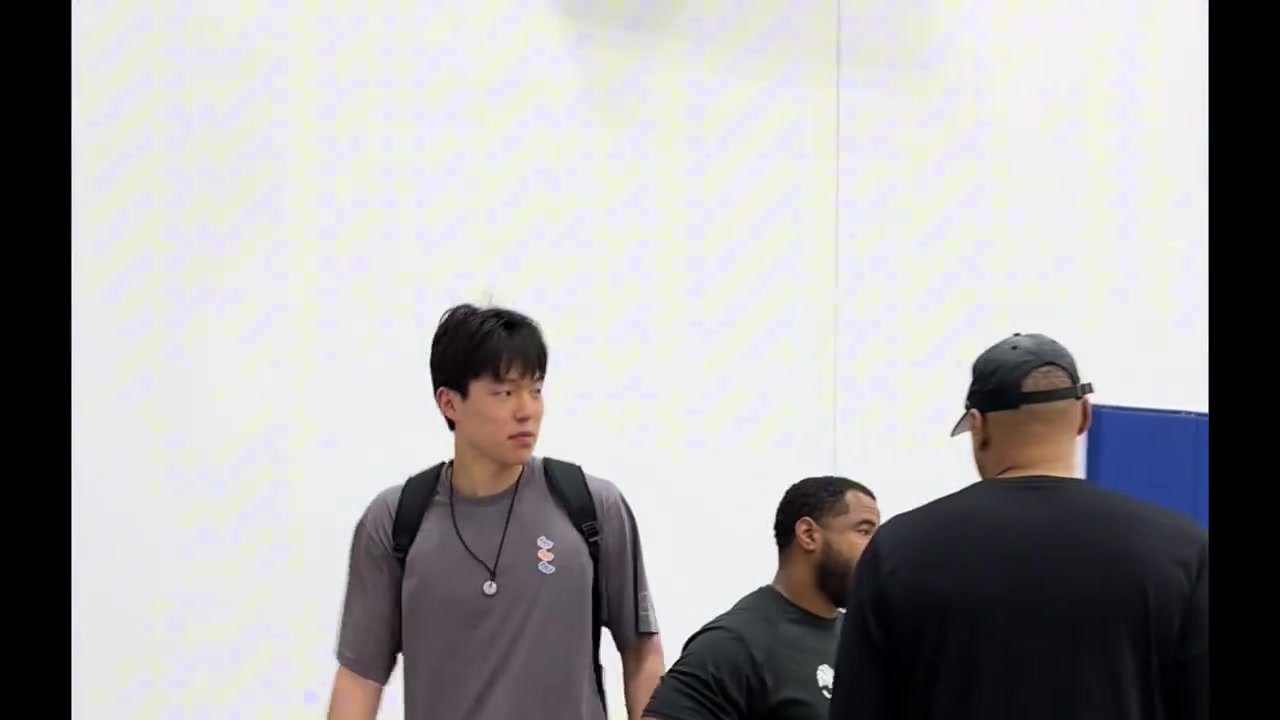 天道酬勤孟超探班楊瀚森回洛杉磯休息還是不忘訓(xùn)練