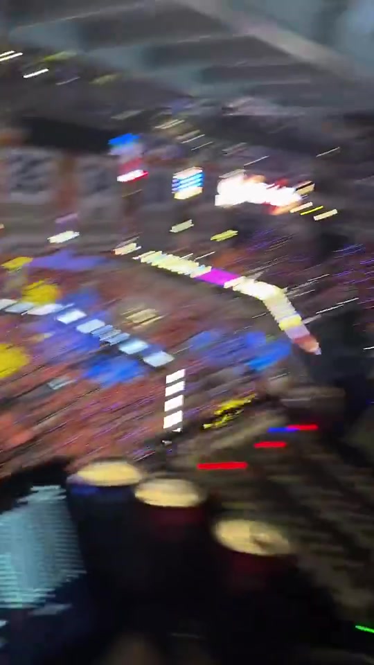 崔永熙在步行者主場(chǎng)實(shí)拍還給張衛(wèi)平指導(dǎo)開(kāi)了個(gè)美顏