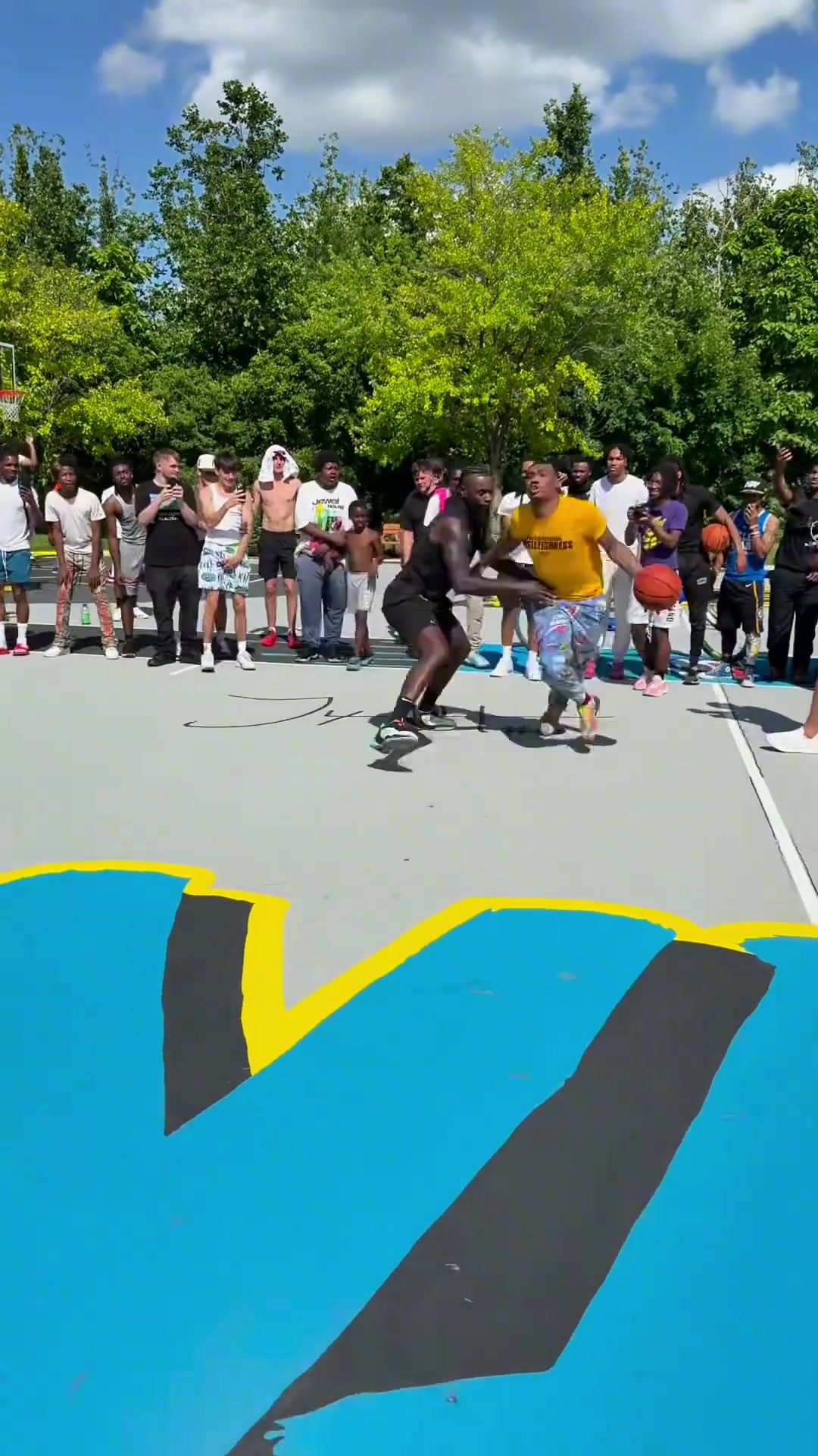 來(lái)這找場(chǎng)子了單挑局輸給比斯利 史蒂芬森來(lái)野球場(chǎng)瘋狂虐路人