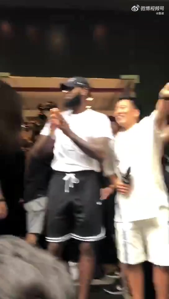 據(jù)說今年又要中國行詹姆斯上一次中國行的樣子你們還記得嗎