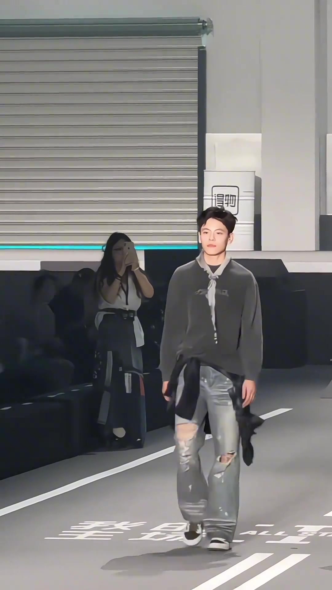 帥呆了女籃國手楊舒予參加時裝T臺走秀 真滴氣場全開啊