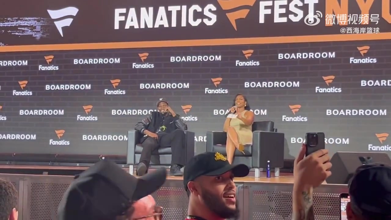 在活動(dòng)現(xiàn)場得知自己被交易至火箭杜蘭特我們拭目以待