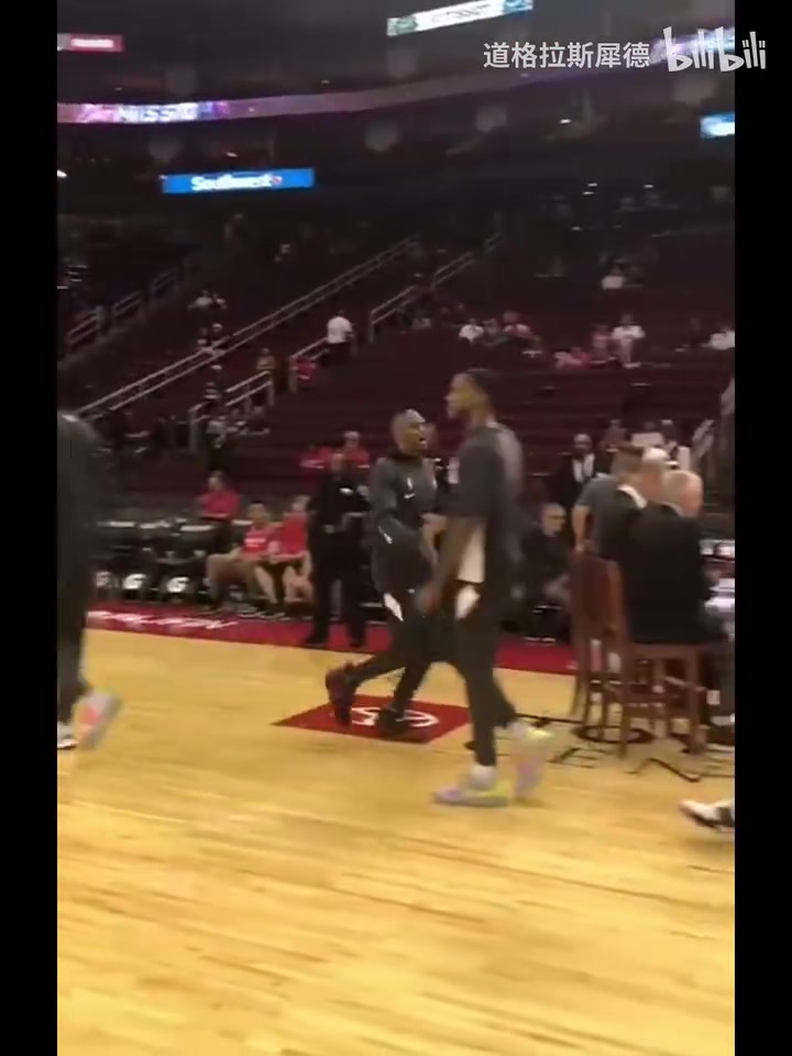 這下雷霆三少全在火箭打過球了威少哈登還會回火箭嗎