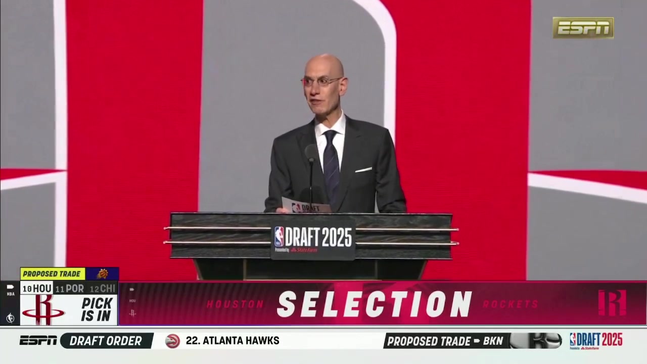 淚灑當(dāng)場(chǎng)南蘇丹馬盧阿奇跌落至太陽(yáng)第十順位 上臺(tái)同蕭華握手