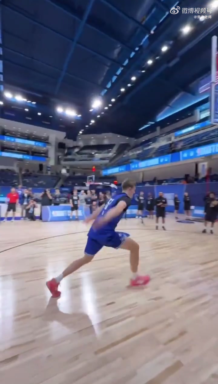 天賦炸弗拉格聯(lián)合試訓(xùn)垂直彈跳測(cè)試90厘米他可是大體型