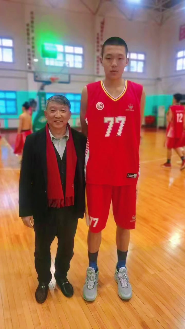 楊瀚森老照片被翻出 小時候就是個小胖子