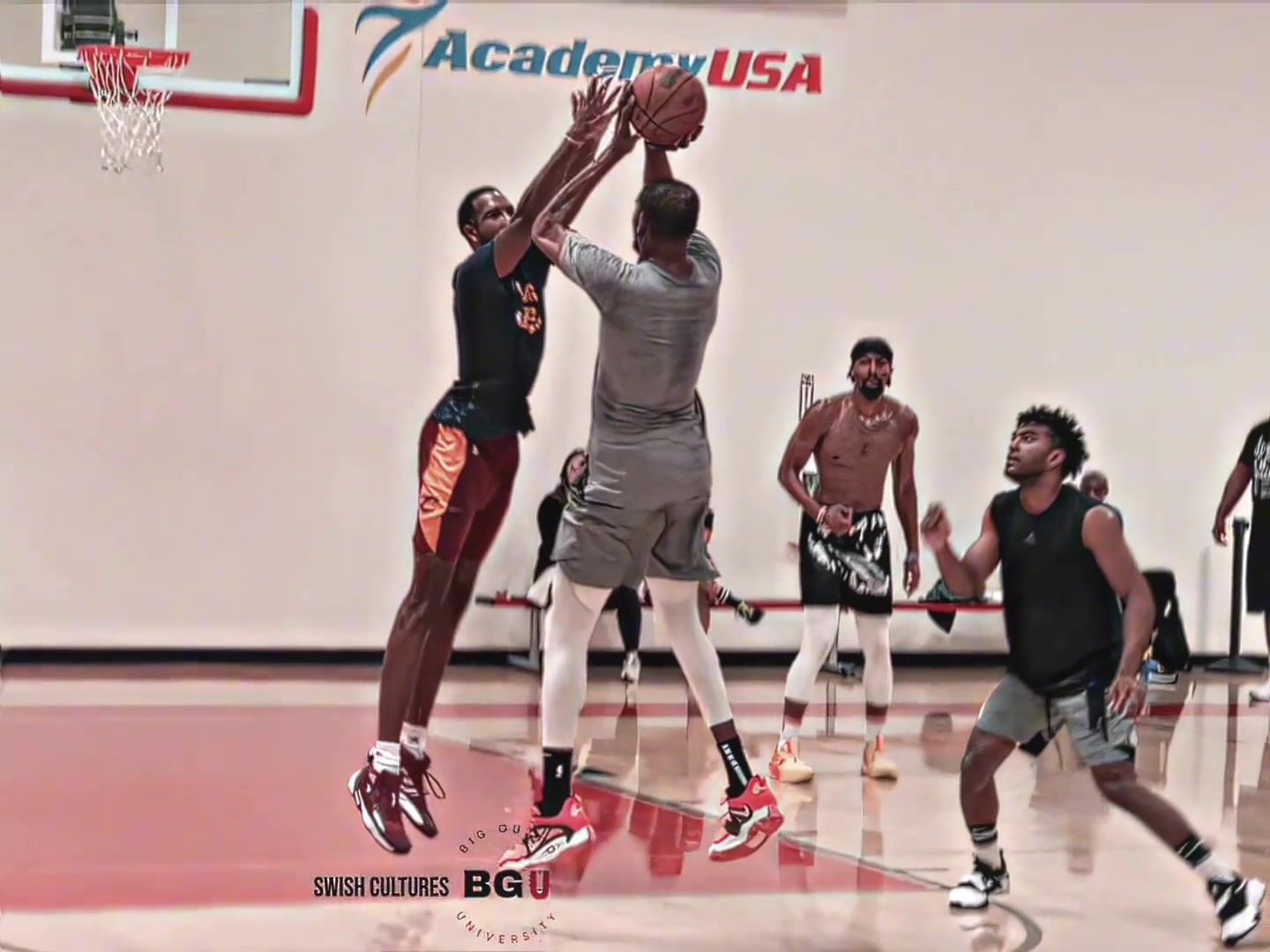 此前騎士也曾用加蘭報價過杜蘭特杜蘭特和莫布里一塊訓練打球