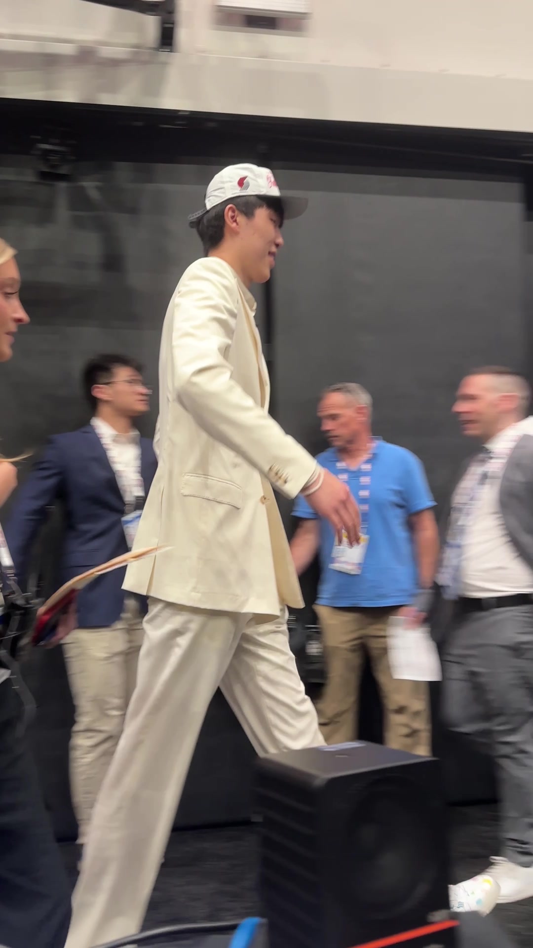 膚色差距最大楊瀚森和馬盧阿奇擁抱兩人都是富保羅旗下球員