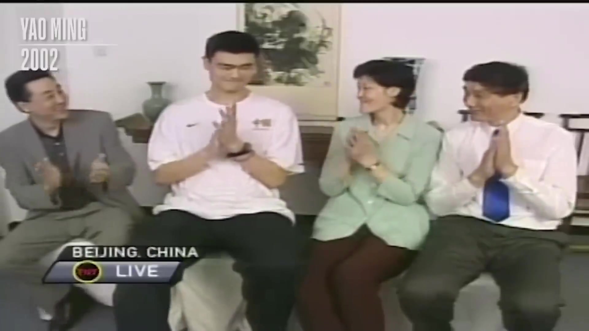 歷史的開始2002年的今天火箭用狀元簽選擇了中國(guó)中鋒姚明