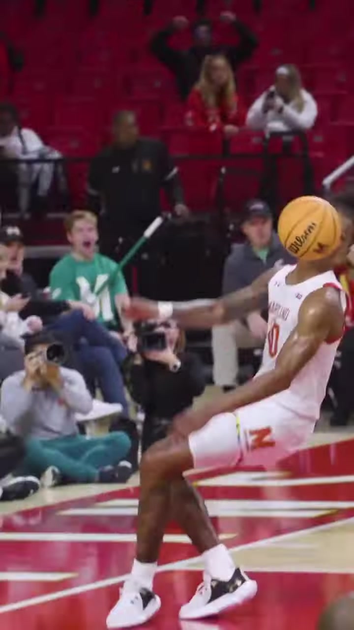 WNBA里斯的弟弟湖人新簽落選秀朱利安-里斯打法這么暴力