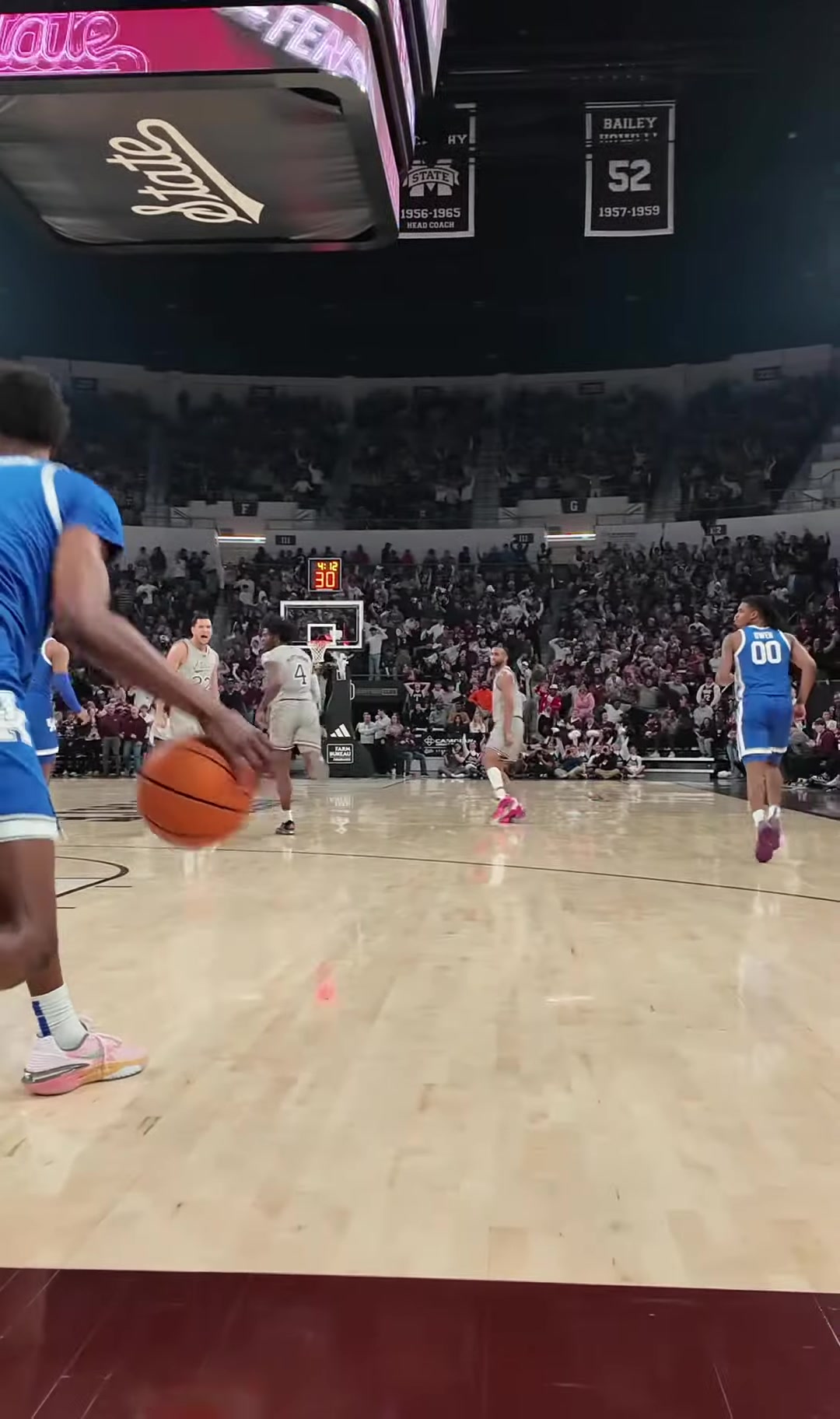 火箭新秀卡梅隆-馬修斯這天賦還可以啊強勢隔人反扣絲滑無比