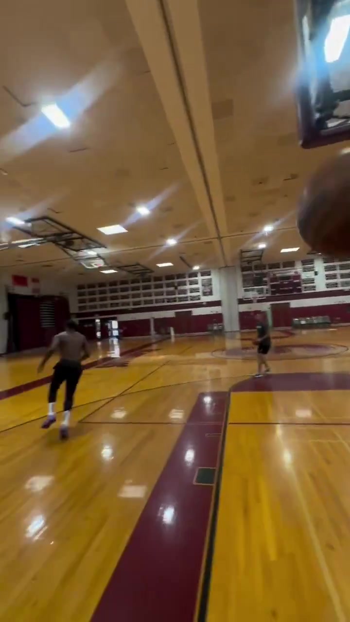 這40歲30秒半場不停折返6記暴扣詹姆斯最新訓練視頻