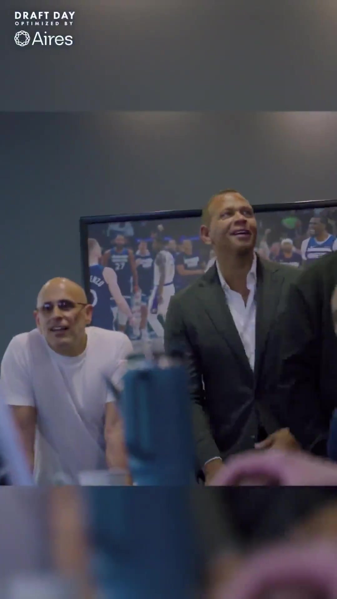 穩(wěn)了當森管理層看到17號秀貝林格的罰球線扣籃個個喜上眉梢