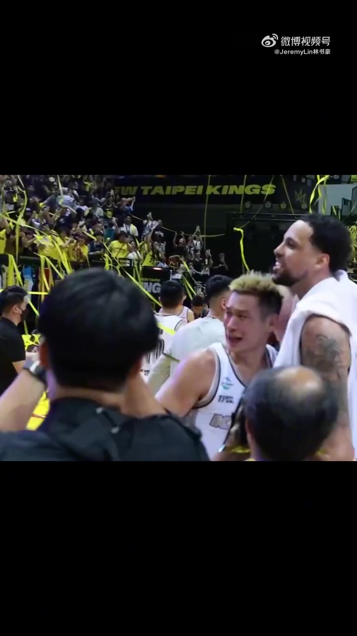 林書(shū)豪發(fā)視頻慶祝奪冠我們是冠軍Back to back