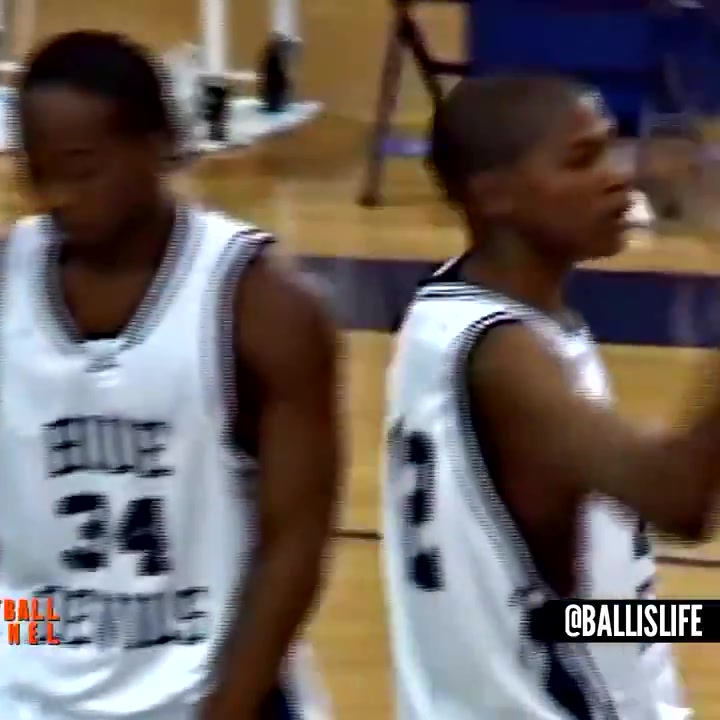 這初二8年級(jí)時(shí)杜蘭特已經(jīng)展現(xiàn)出極致的得分能力和球場統(tǒng)治力