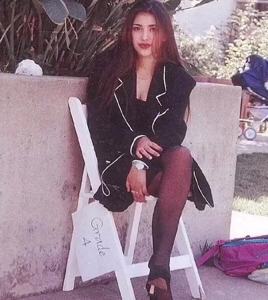 金卡戴珊年輕時(shí)顏值無(wú)敵了當(dāng)年應(yīng)該更討人喜歡