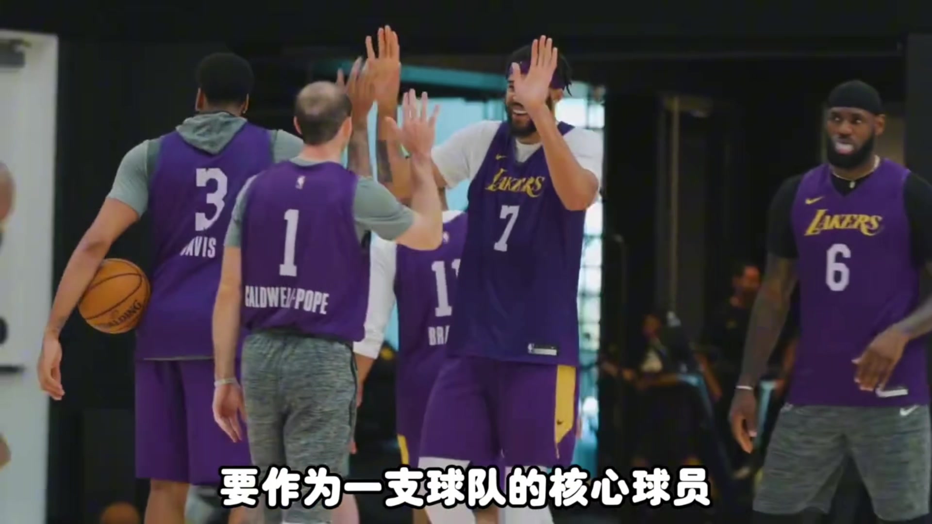 楊毅詹姆斯再作為球隊(duì)核心去爭(zhēng)冠已經(jīng)不現(xiàn)實(shí)了不可能了