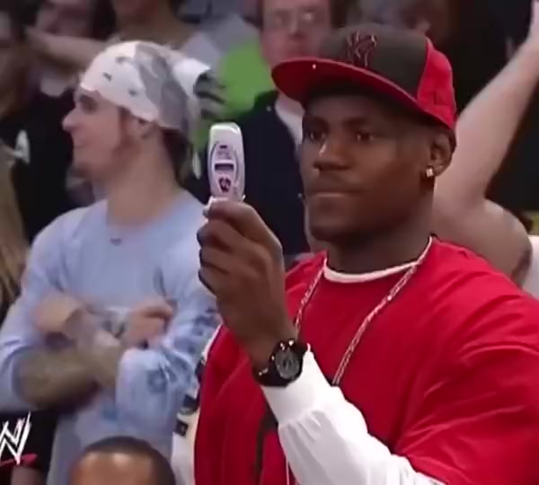 詹姆斯也追星誰來看看幼詹當(dāng)年用的這把老古董是什么手機(jī)