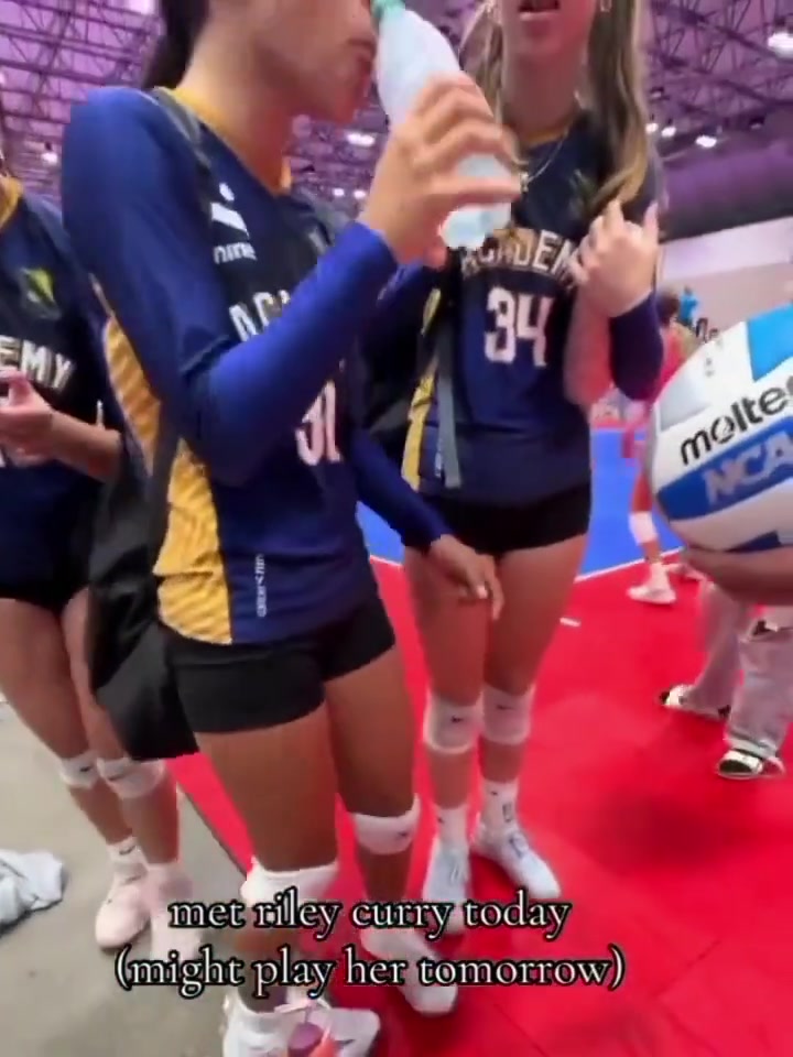 岳父..我想..庫(kù)家有女初長(zhǎng)成萊利-庫(kù)里也穿30號(hào)球衣啊