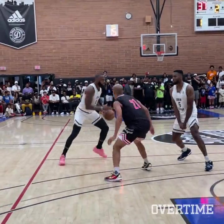 小試牛刀22年夏天詹姆斯征戰(zhàn)德魯聯(lián)賽砍下42分16板4斷