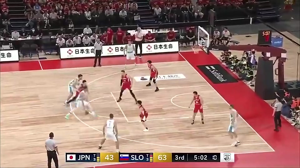 此球只應(yīng)天上有人間哪得幾回聞東契奇當(dāng)年這神仙背傳簡直炸裂