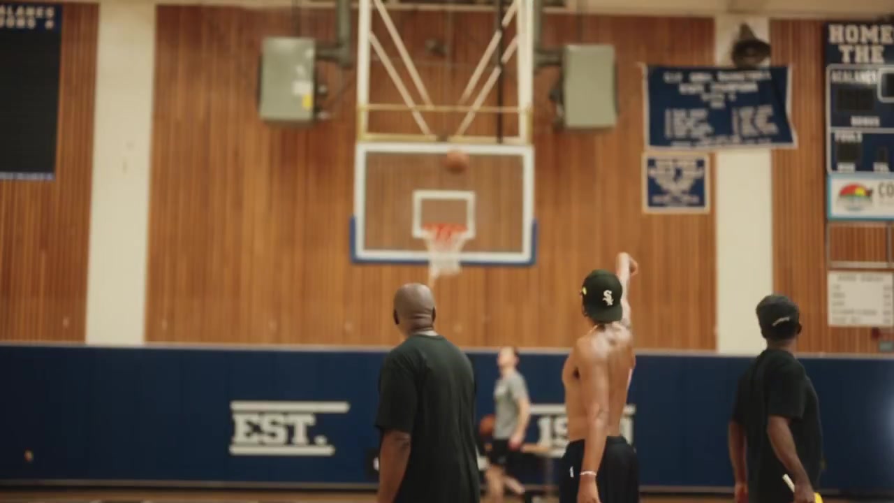 即時反應(yīng)普爾訓(xùn)練中得知盧尼也被交易至鵜鶘高興怪叫盧