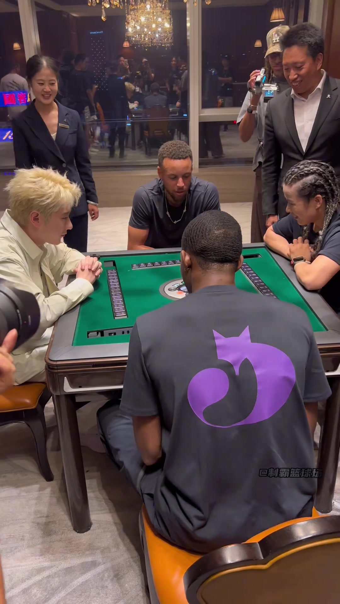 庫里即將開啟中國行所以他的牌技究竟進(jìn)步了沒