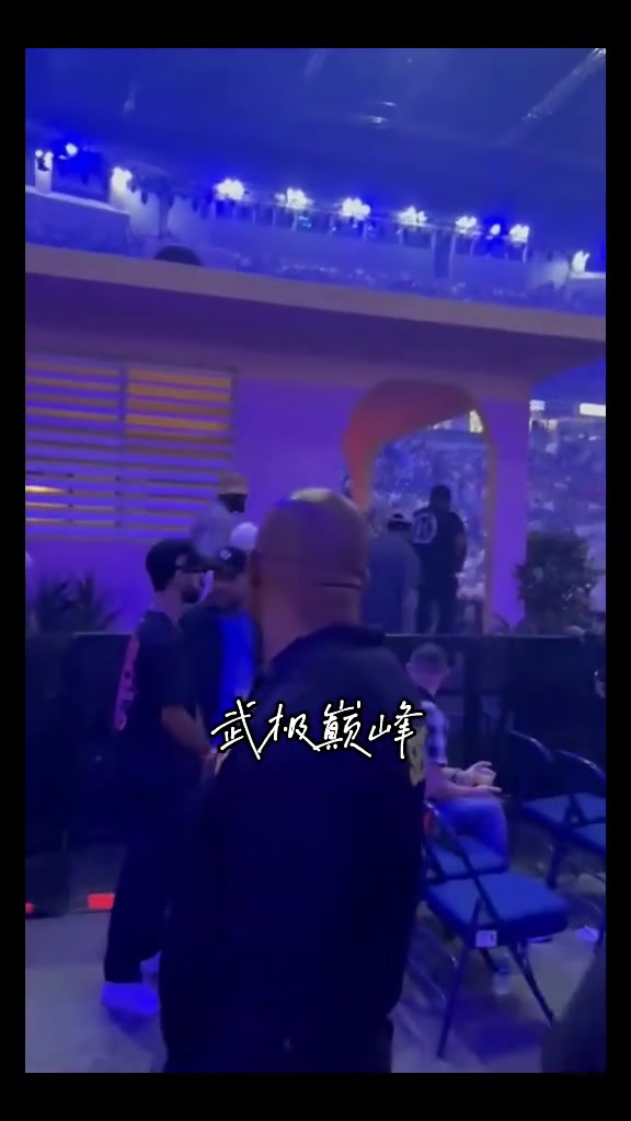演唱會(huì)響起MVP喊聲詹姆斯現(xiàn)身壞兔子演唱會(huì)引起轟動(dòng)...