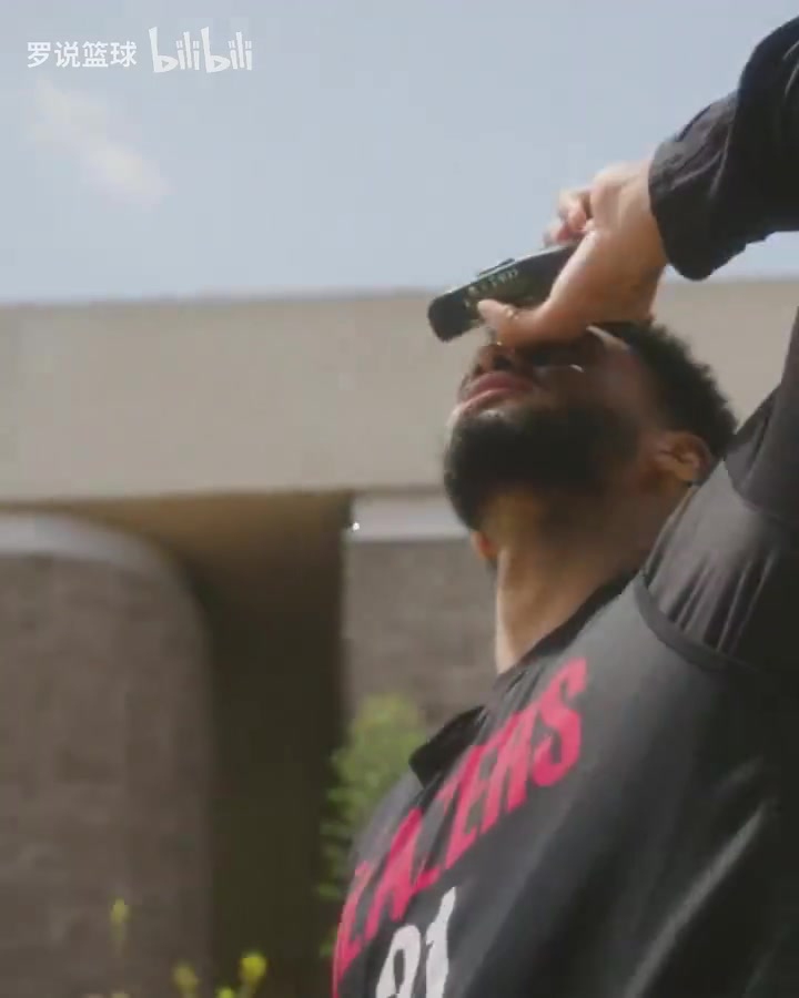 融入的越來越好了開拓者備戰(zhàn)火箭楊瀚森和隊友有說有笑