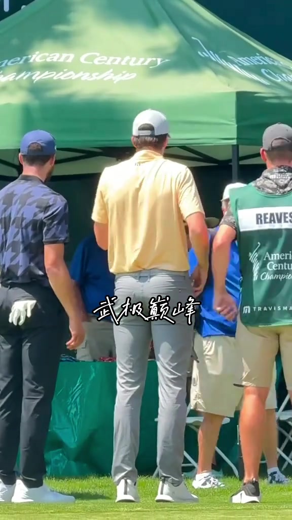 里夫斯與庫里在太浩湖高爾夫名人賽相遇他們在加微信嗎