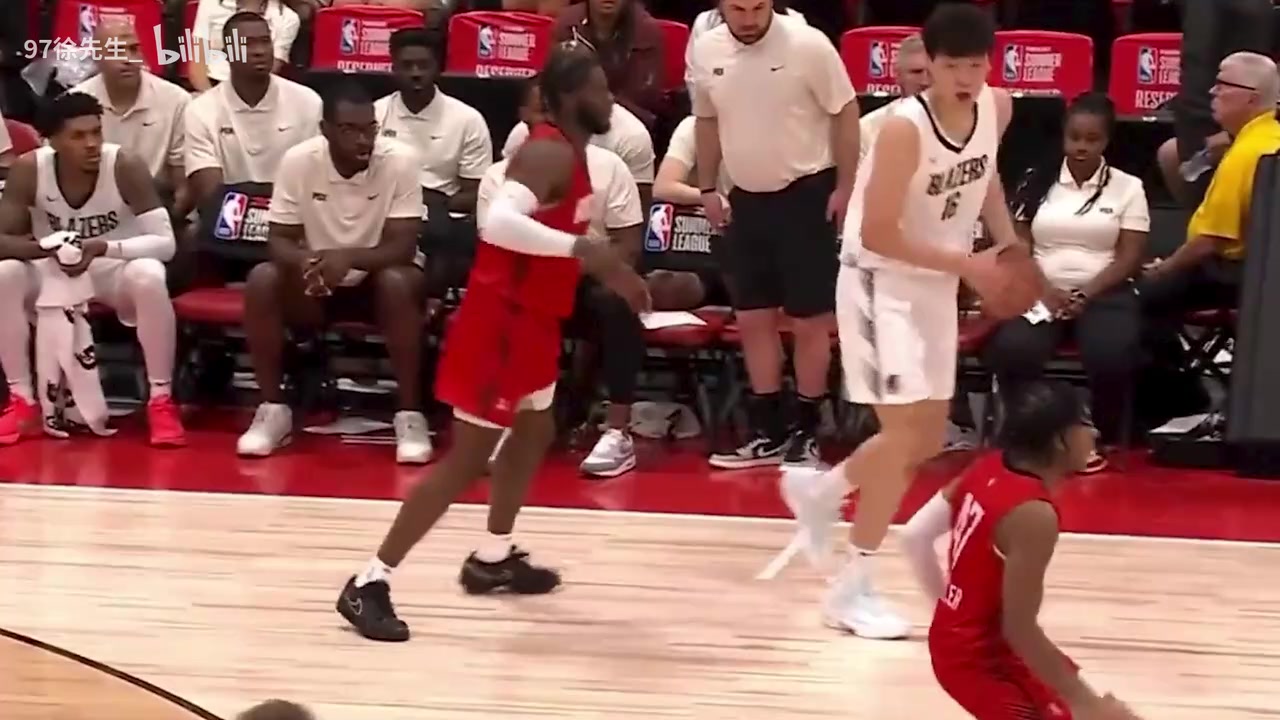 癔癥發(fā)作徐靜雨山東也算半個東北吧楊瀚森也許是我的表弟