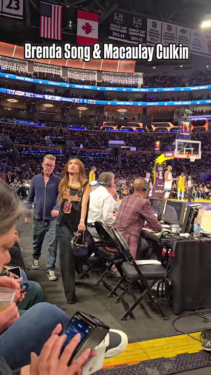 大美女哦此前演員布蘭達(dá)-宋觀戰(zhàn)湖人的季后賽