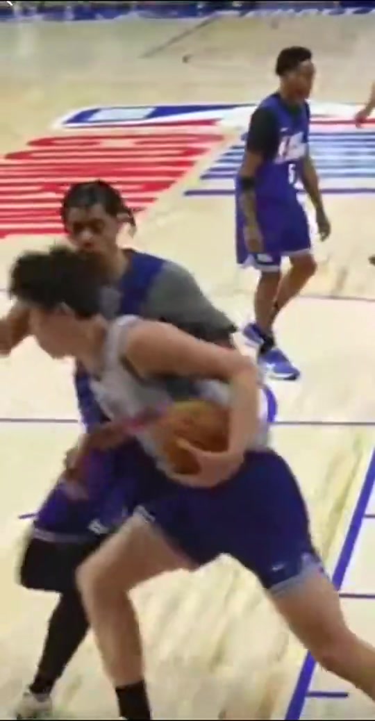 肉搏不帶怕的近距離感受楊瀚森此前對快船尼德豪澤的對抗強度