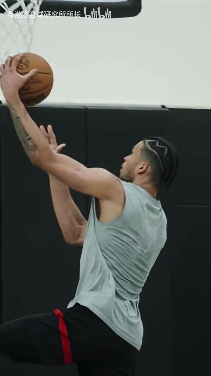 楊瀚森防守端的搭檔開拓者外線大鎖卡馬拉近期的訓練視頻