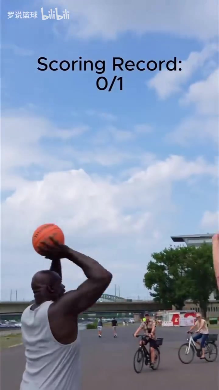這出手怎么有點像約老師奧尼爾連續(xù)17投0中筐都快砸壞了