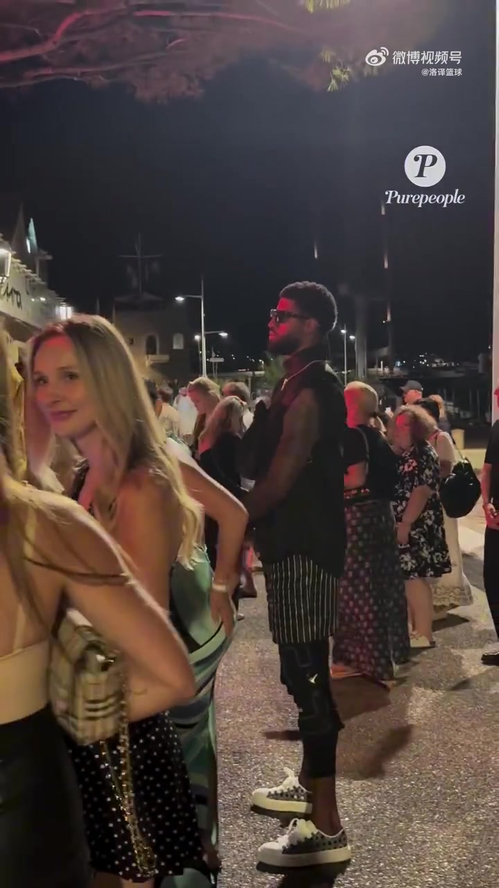 真會玩啊喬治小腿戴著護(hù)具還跟老婆去夜店參加派對