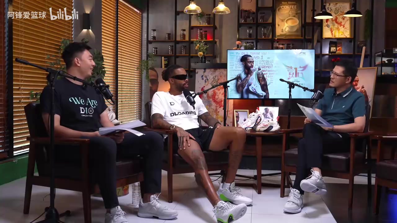 拉塞爾此前詹姆斯是沒有缺點(diǎn)的籃球運(yùn)動(dòng)員他喜歡隊(duì)友做自己