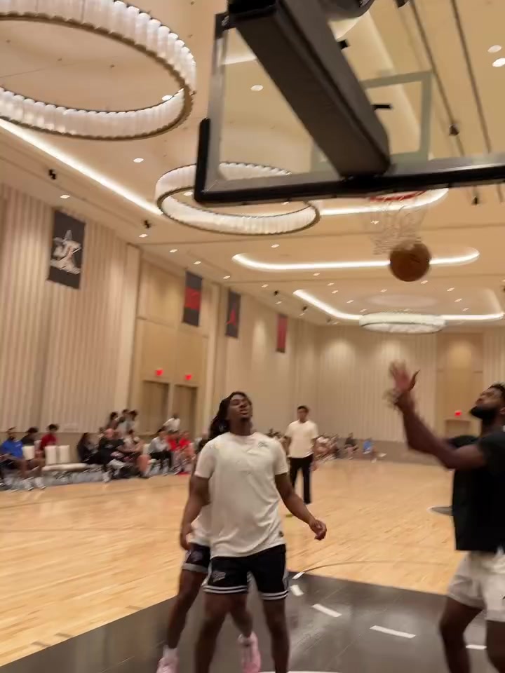 炮哥老當益壯保羅背運后轉(zhuǎn)身銜接后仰跳投這套連招真的帥啊