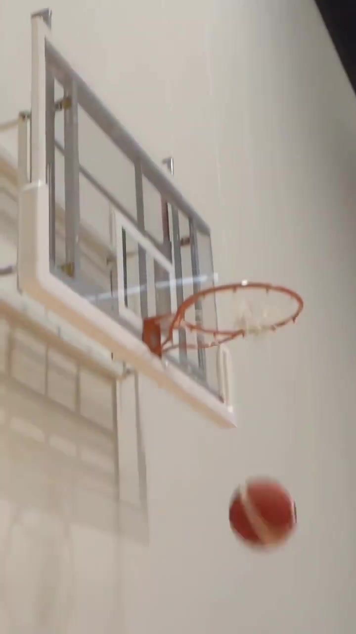 基本操作名場面東契奇隨意把球往天上一甩球掉進籃筐
